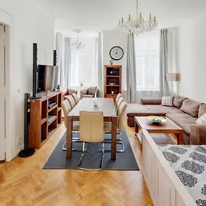 Old Town Square Apartman